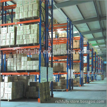 Pallet storage racking system